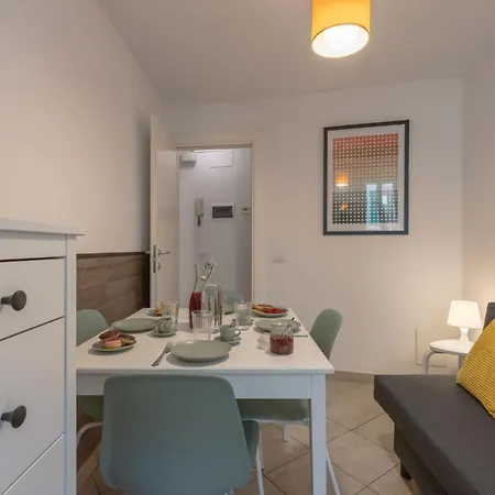 Lovely In The Center Of Apartment